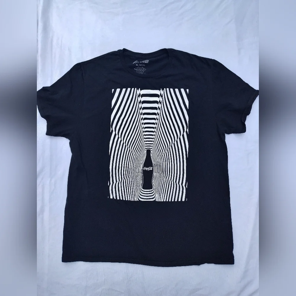 Vintage EUC Coca Cola Black and White Optical Illusion Graphic Tee UNISEX